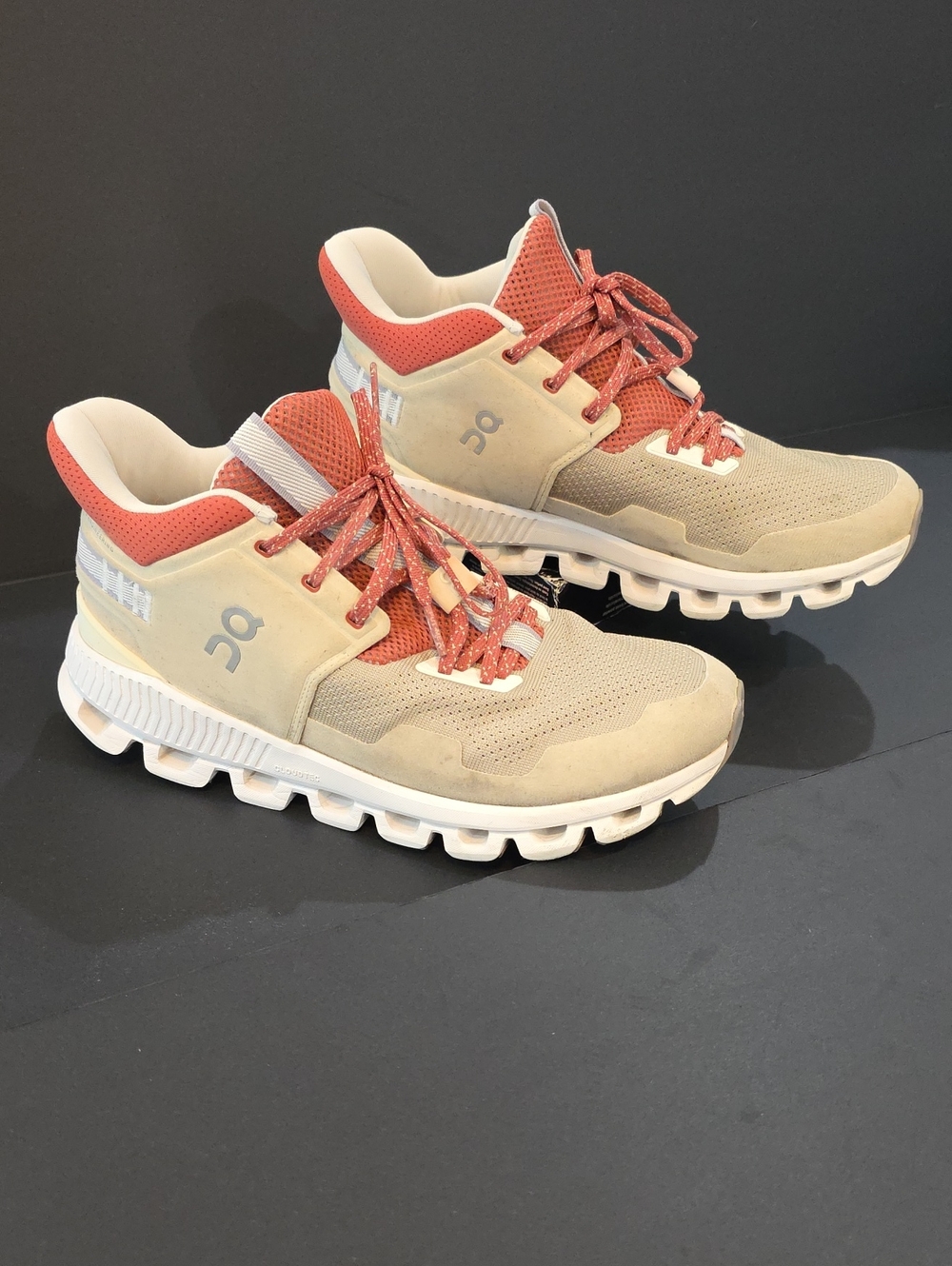 On Running Hi Edge Women's Athletic Sneakers in Coral and Tan Sixe 9.5